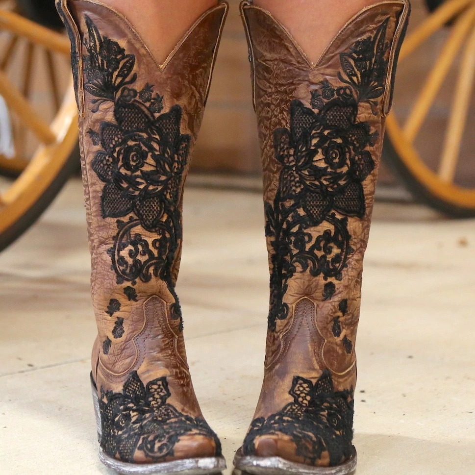 Womens Mid-Calf Boots With Embroidery Ethnic Style And A Comfortable Mid-Heel