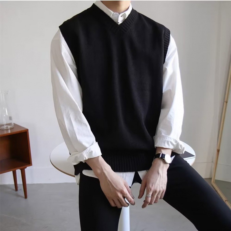 Loose-fit Cropped Knitted Sleeveless Sweater Vest product image