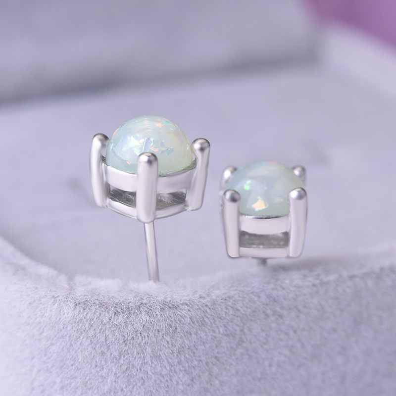Women's Fashion Opal Eight Claw Inlaid Ear Studs