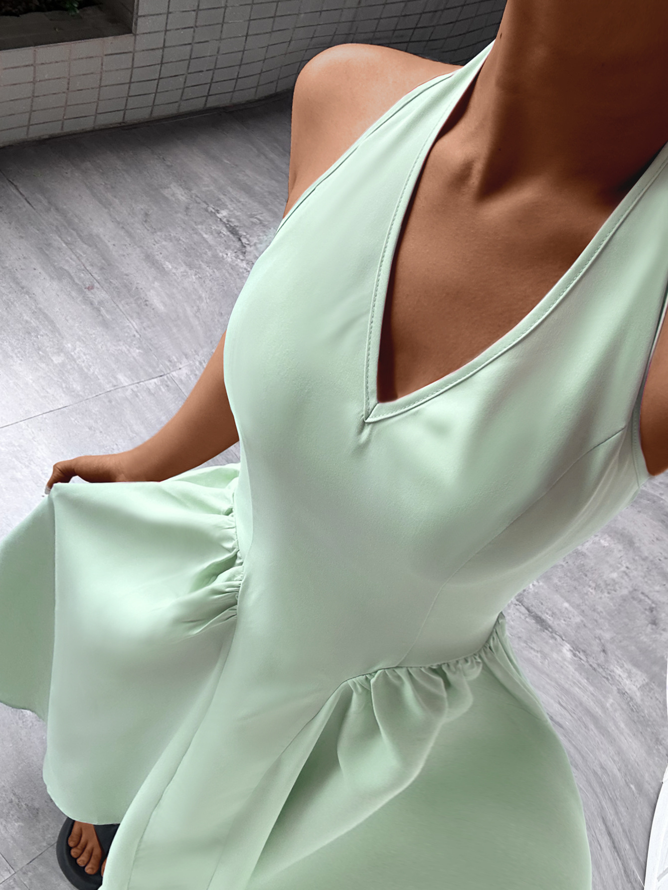 Elegant Halter Neck Dress – The Perfect Addition to Your Chic Wardrobe
