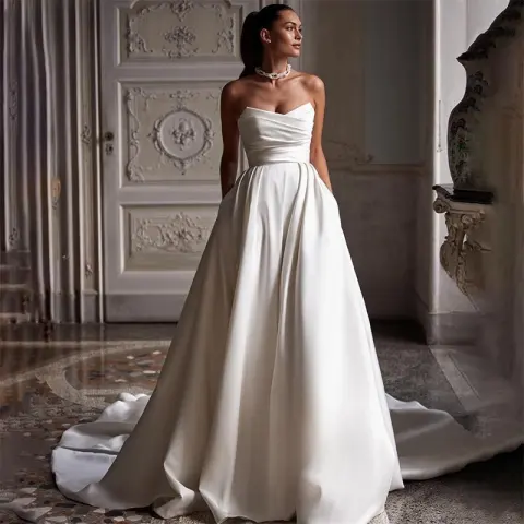 Four Seasons New Style White Satin Tube Top Simple
