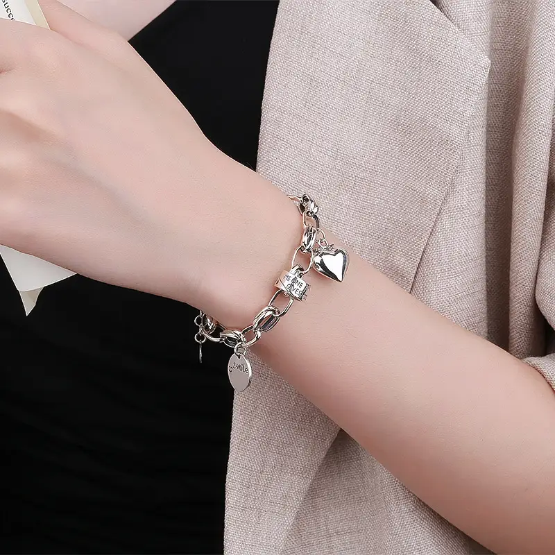 Retro Distressed Three-dimensional Heart Bracelet
