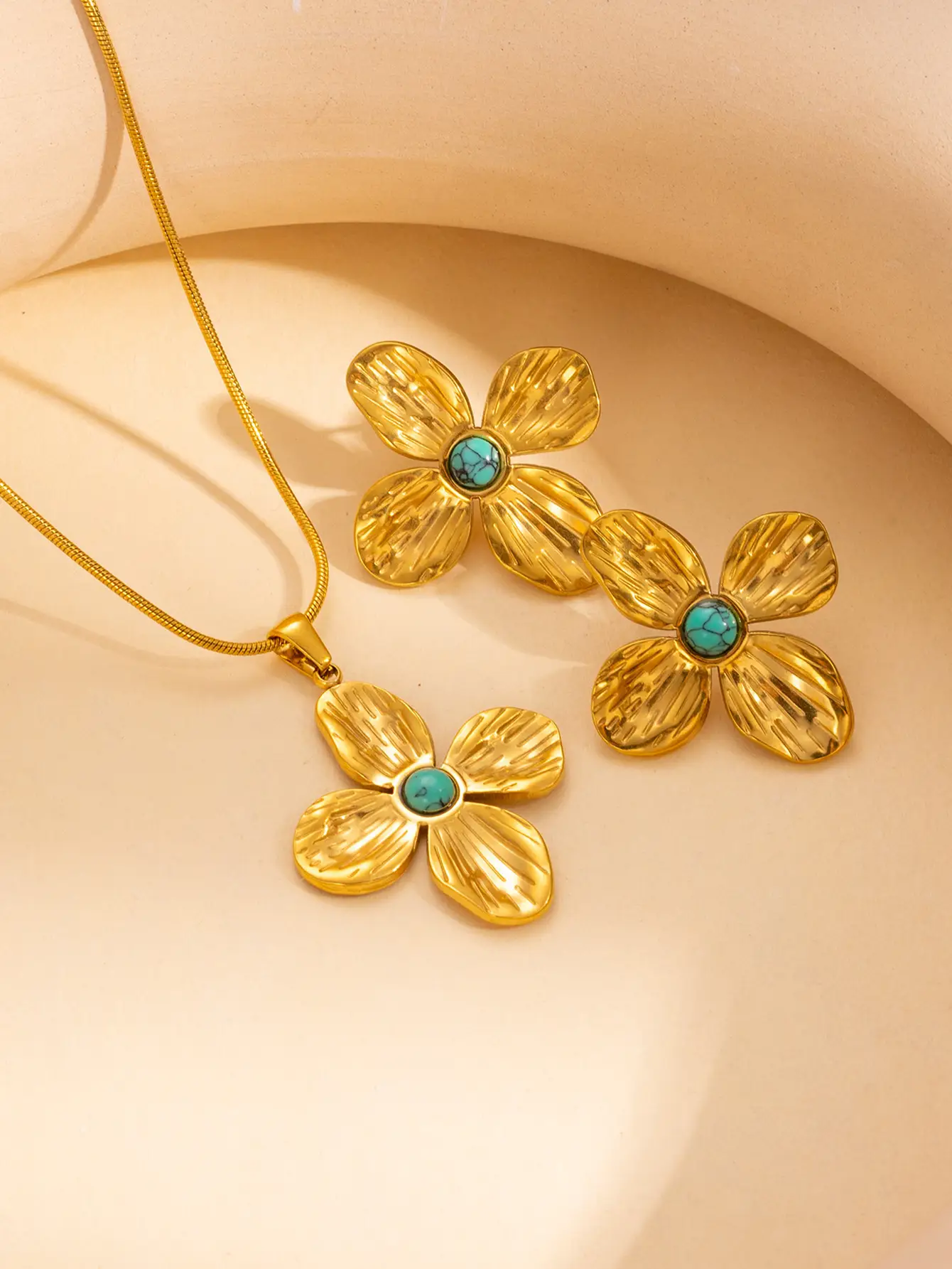 Women's Fashion Retro Temperament Petals Ornament Suit High-end Simple All-match