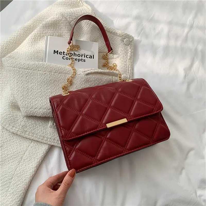 Large Capacity Chain Shoulder Solid Color Casual Bag - Red