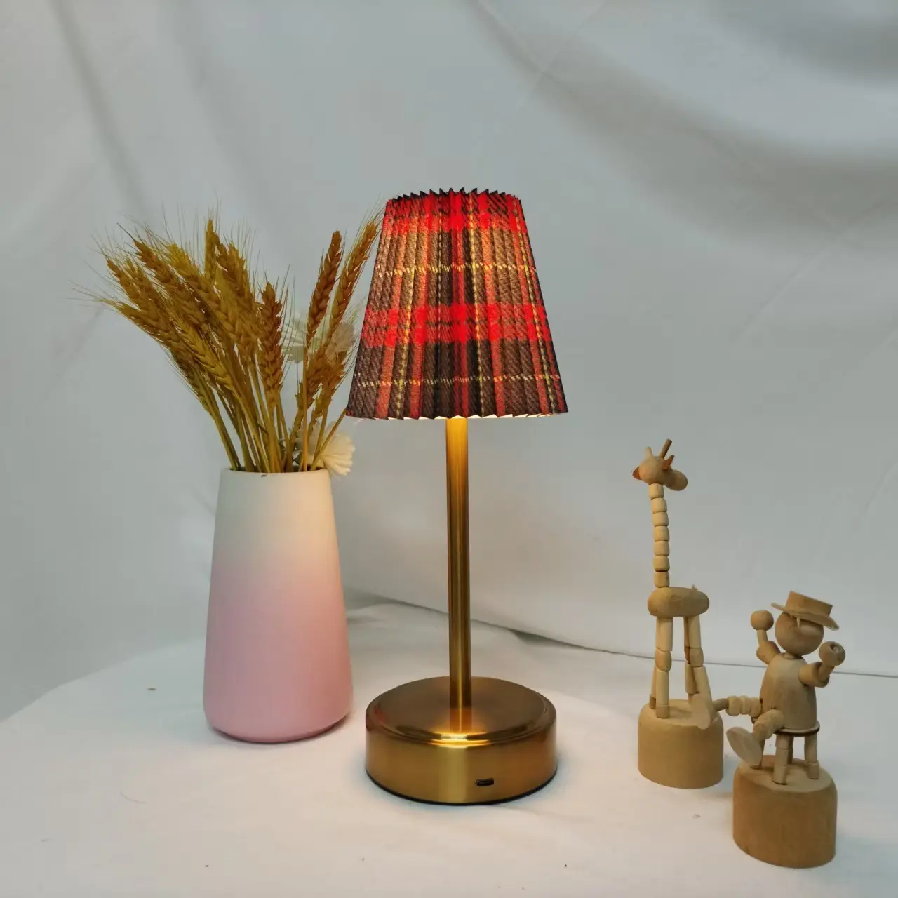 Pleated Fabric Metal Table Lamp Vintage Ambiance