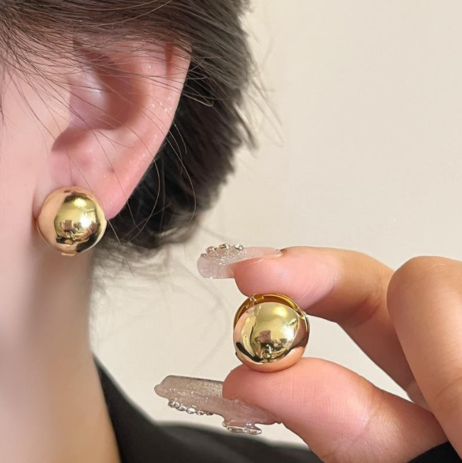 Womens Versatile Minimalist Round-pearl Earrings With A Premium, Sophisticated Vibe