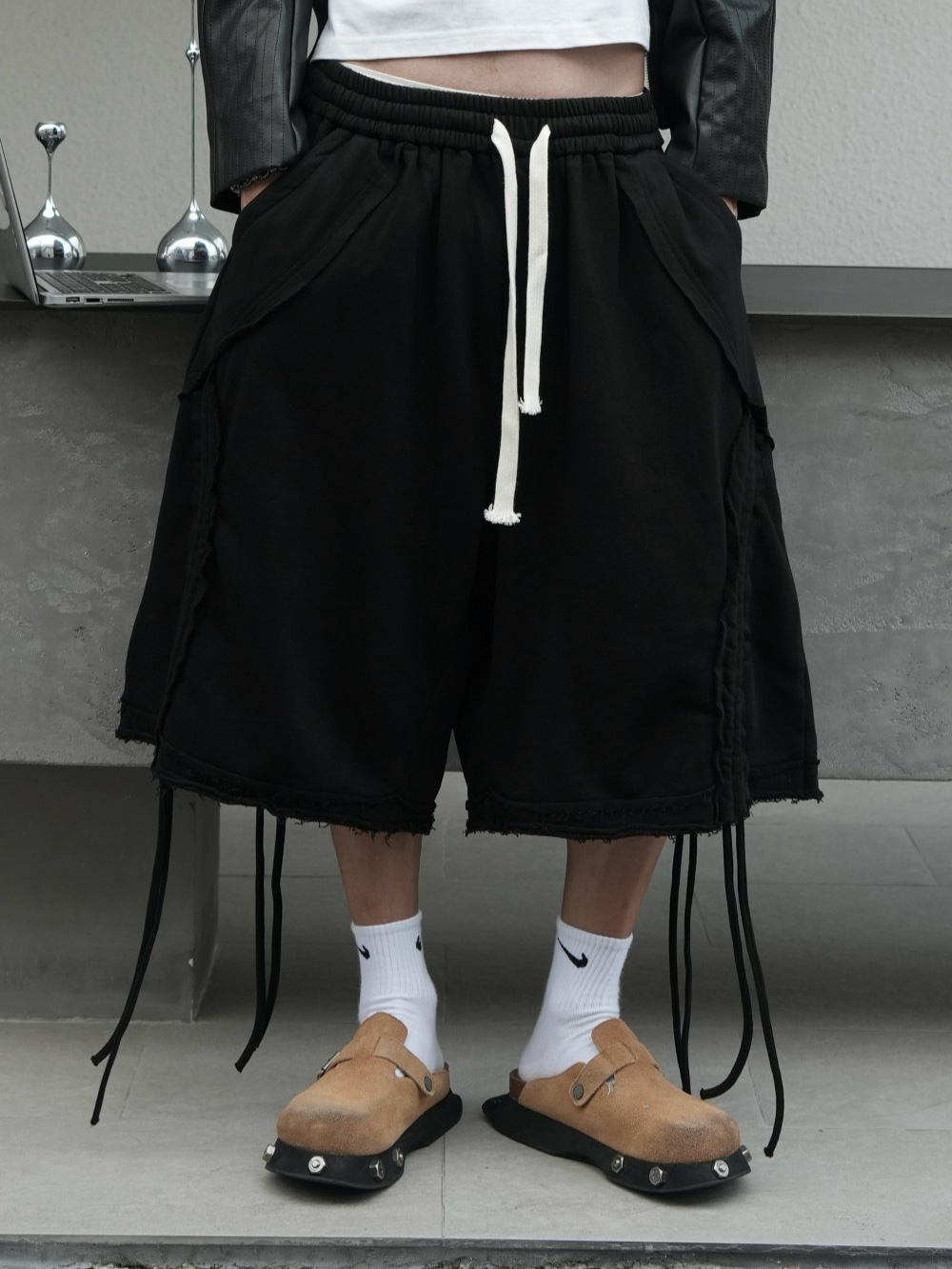 Heavy-weight Washed Loopback Casual Work Shorts With Raw Edges And Loose Wide Legs