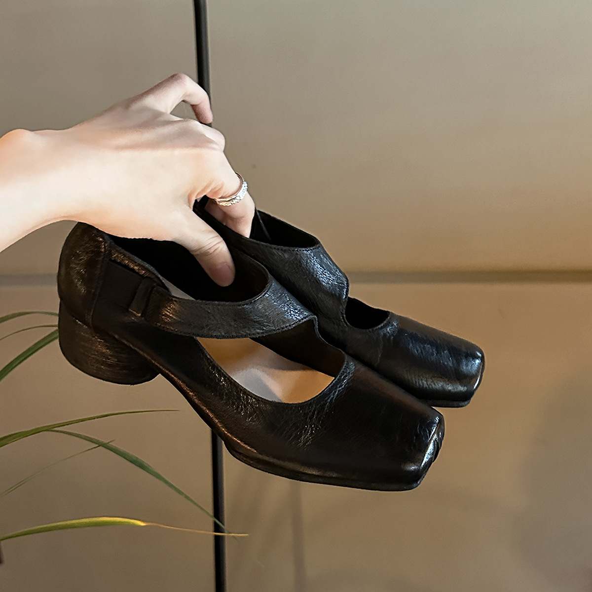 Textured Horsehide Square-toe Chunky-heel Soft-upper Womens Ballet Flats