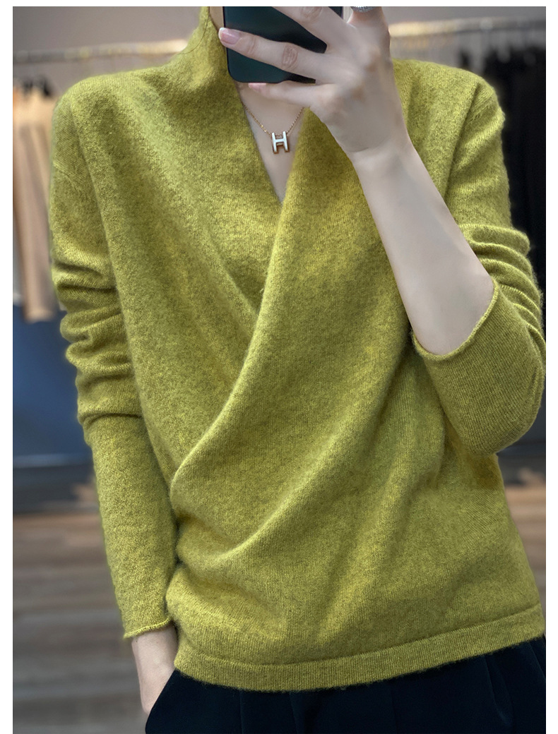 Title 13, Pure Wool V-neck Women