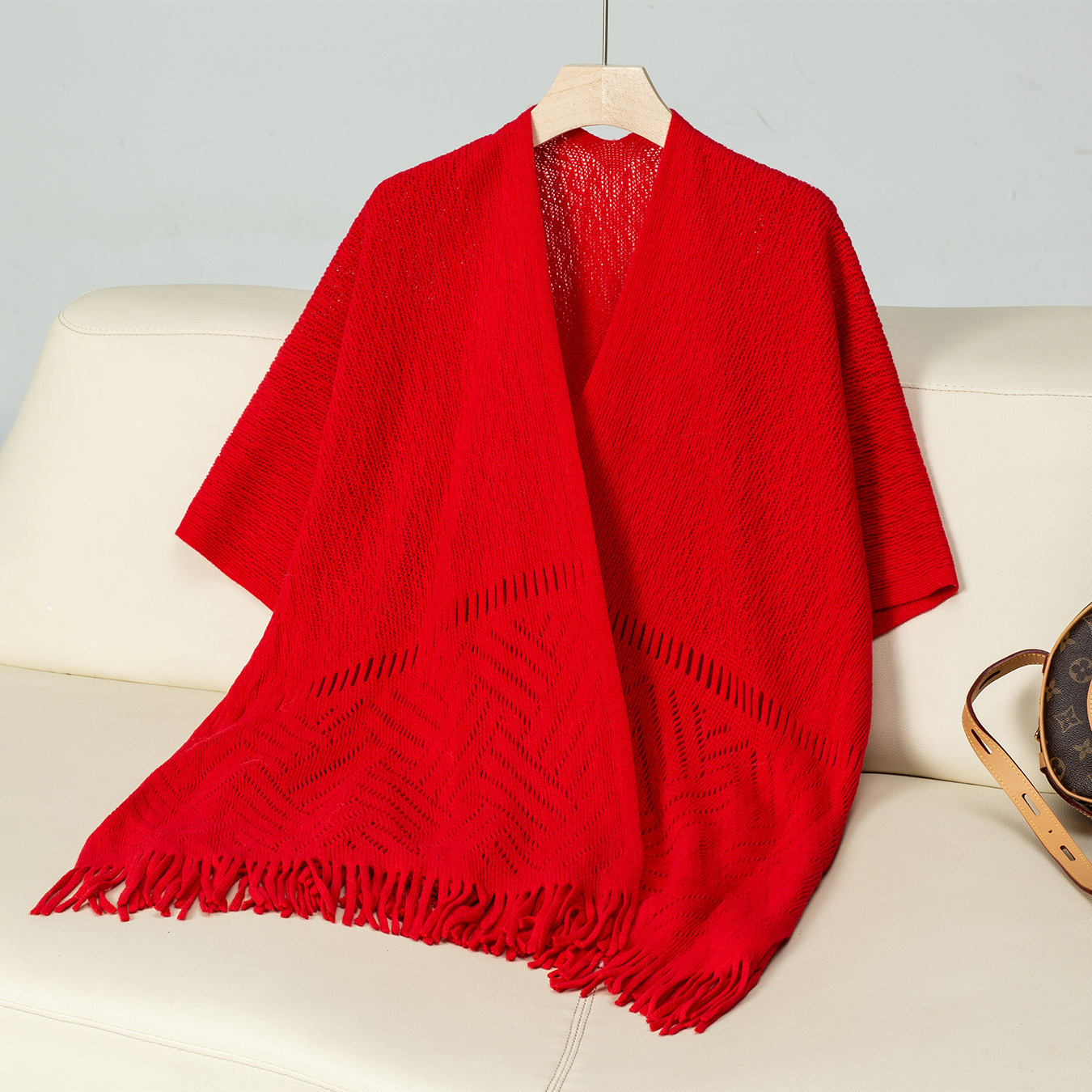 Women&#39;s autumn and winter casual loose sweater with tassel cape and shawl