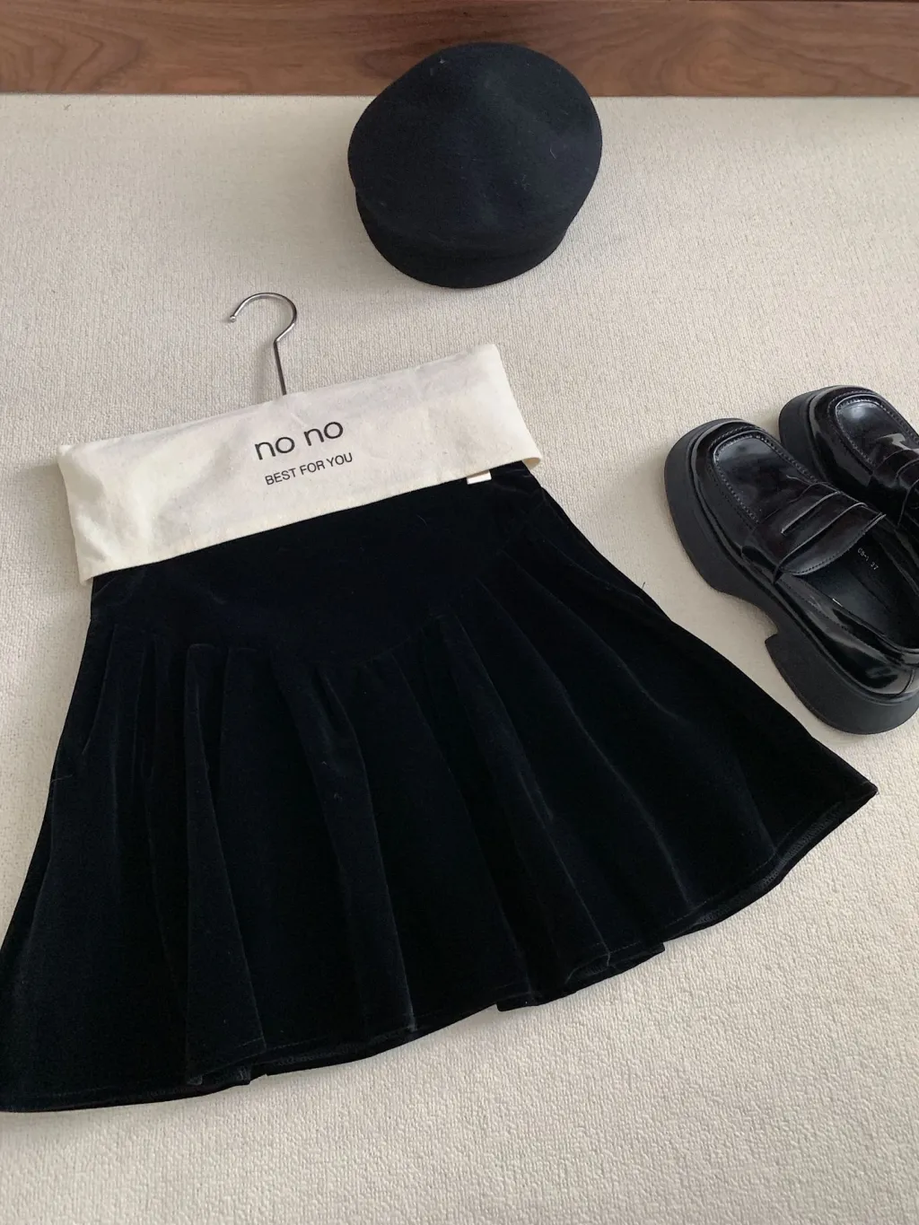 Black Velvet High Waist Pleated Skirt - Black