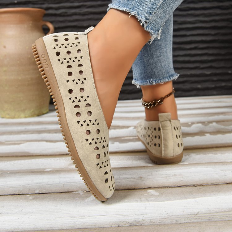 Women's wedge heel pumps in green – heel detail