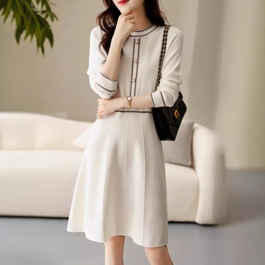 Crew-neck Long-sleeve Figure-flattering Knit Dress