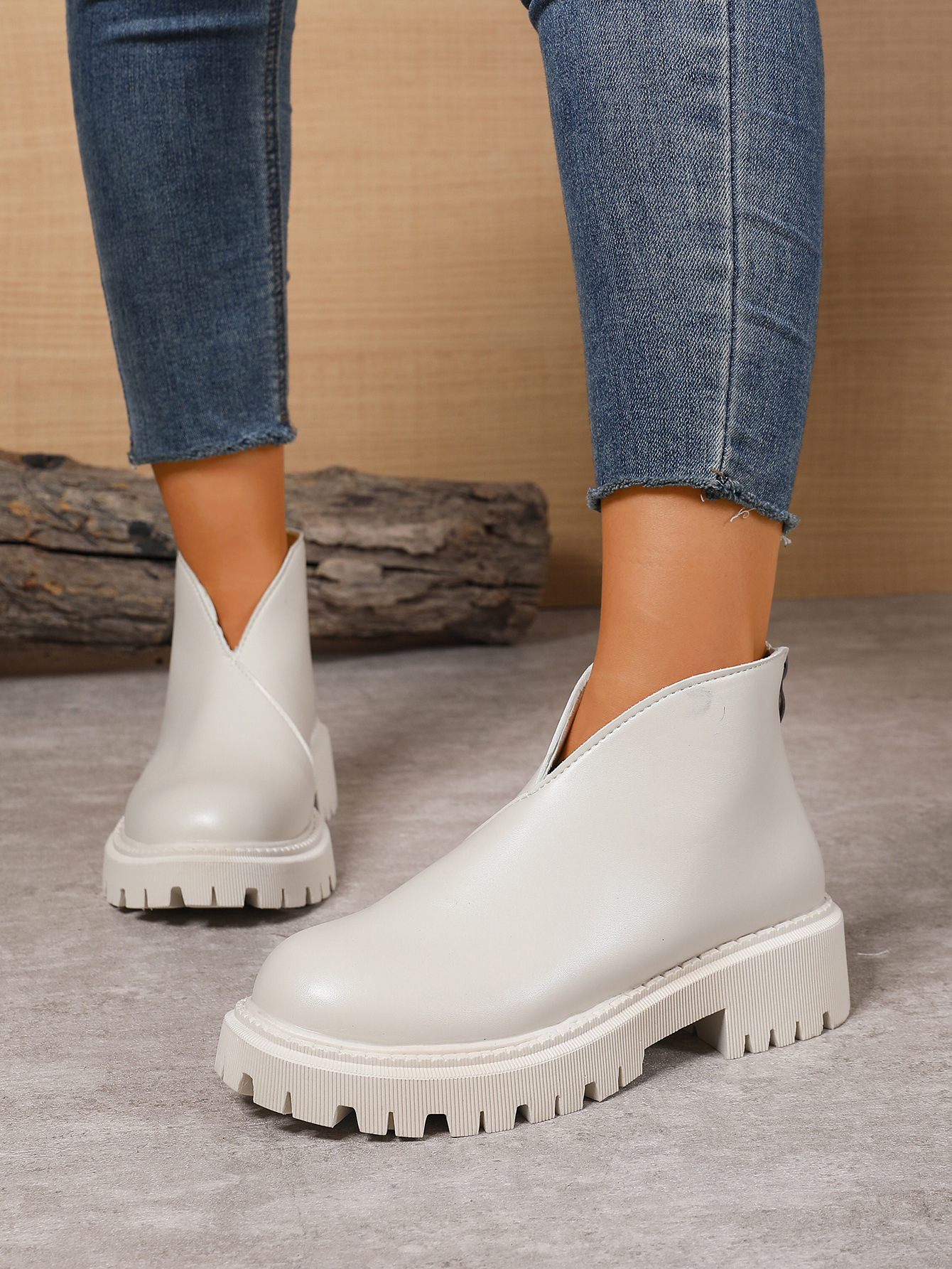 Women’s Plus-Size Chunky-Heeled Ankle Boots