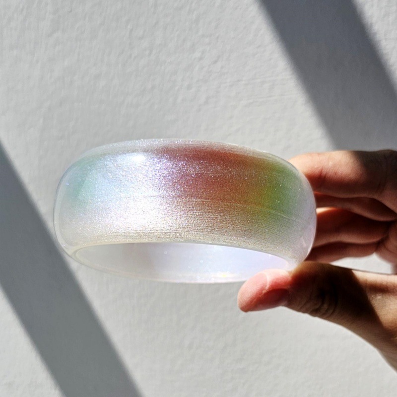 White Ripple-Effect Round Resin Bracelet