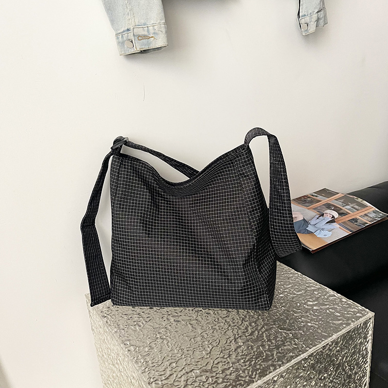 Nylon Single-Strap Shoulder Bag, picture 5 of 7