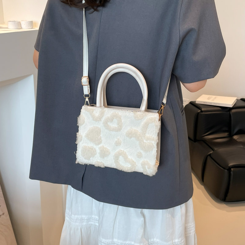 Womens Plush Stylish Handbag With A Premium Feelversatile Crossbody Bag