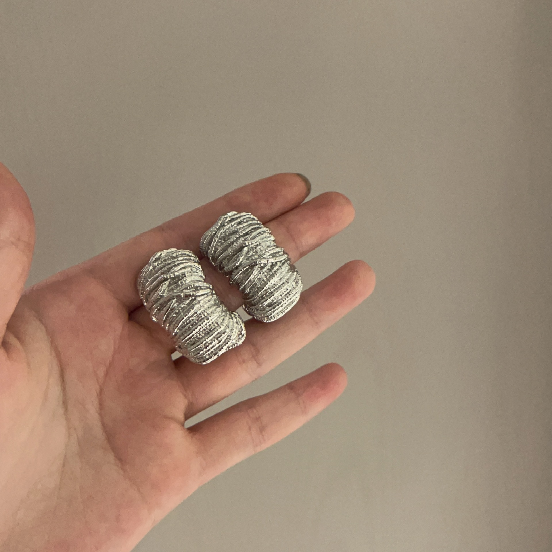 Cold Texture Line C- Shaped Earrings