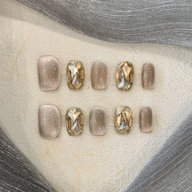 Short Fantasy Style Flashing Cat Eye Stick on Crystals White Gentle And Stylish Temperament Entry Lux Nail Tip Cat'S Eye - Shop at LoveMi