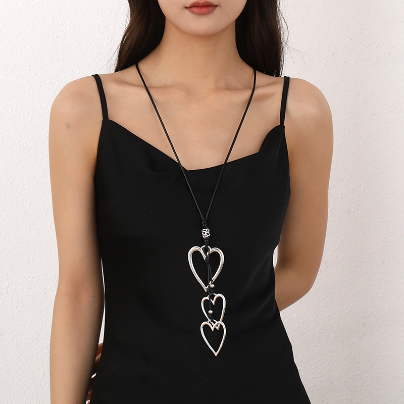 Retro Long Necklace Peach Heart Tassel