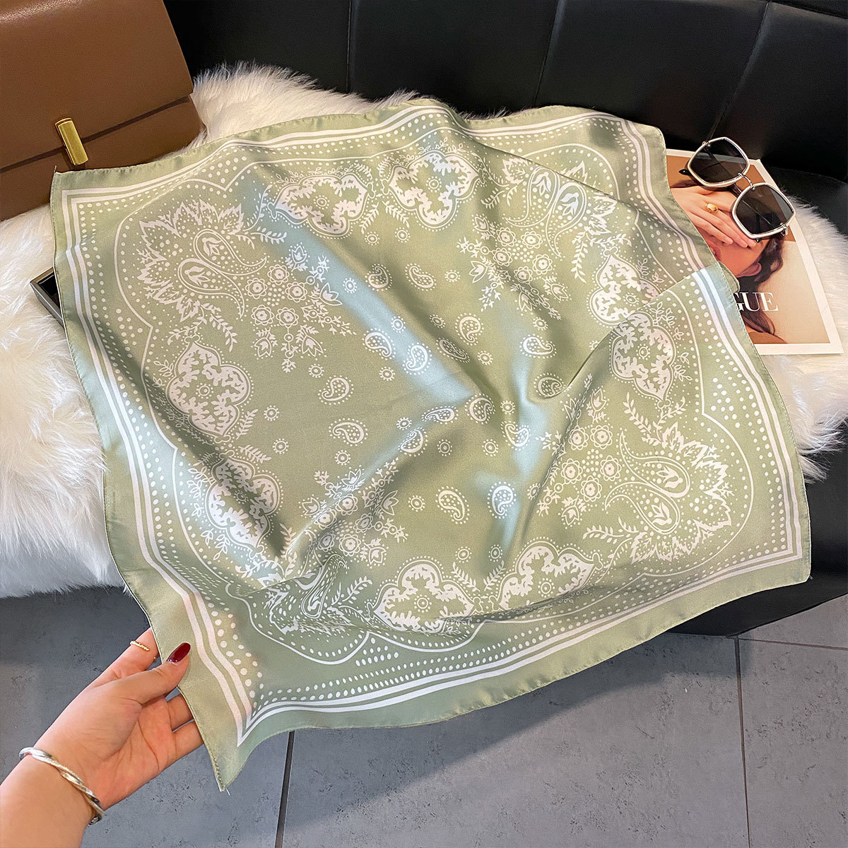 https://cf.cjdropshipping.com/quick/product/f629dc54-3a06-4f4b-8b1f-ef4934599ef5.jpg