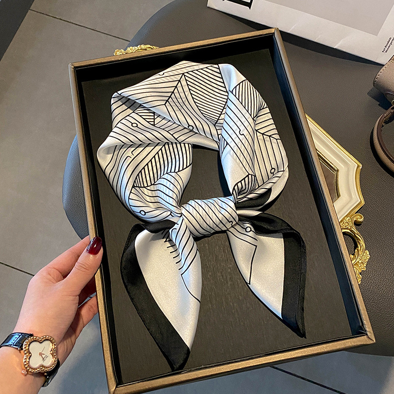 https://cf.cjdropshipping.com/quick/product/f6626fde-1f44-402c-8a61-b420570015e3.jpg