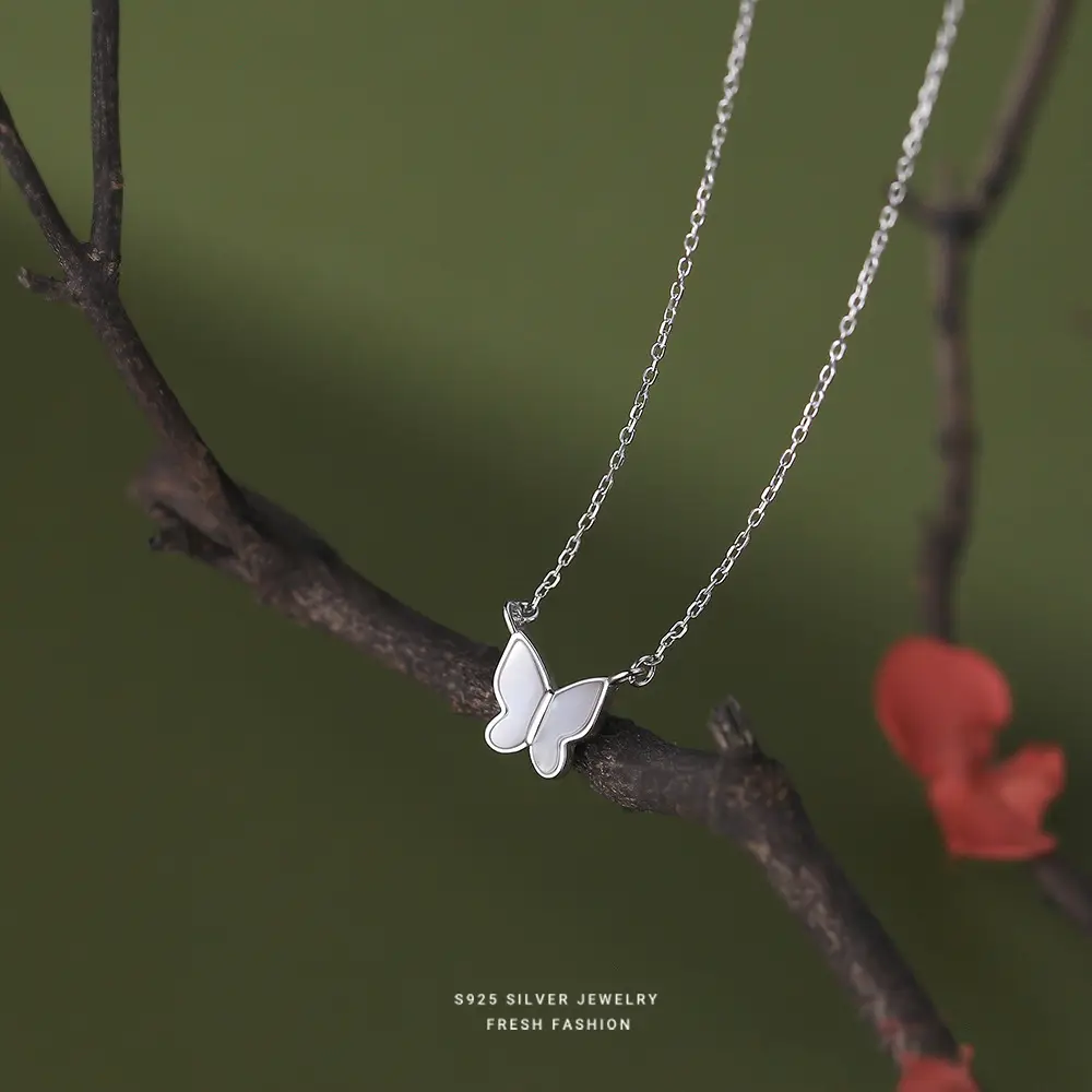 White Shell Butterfly Pendant Necklace Female Clavicle Chain