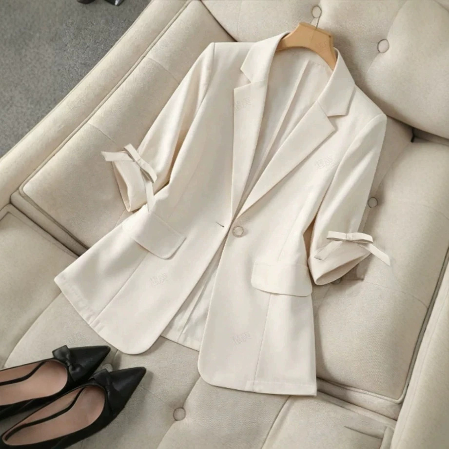 Elegant Figure-flattering Slim-fit Blazer
