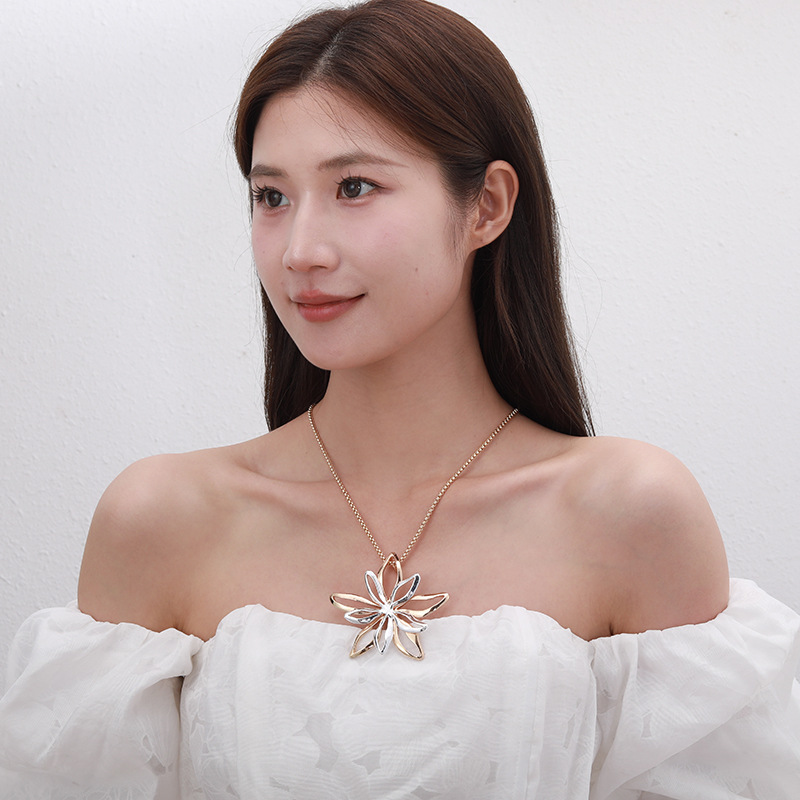 Necklace Minority Simple Flower Pendant Geometry