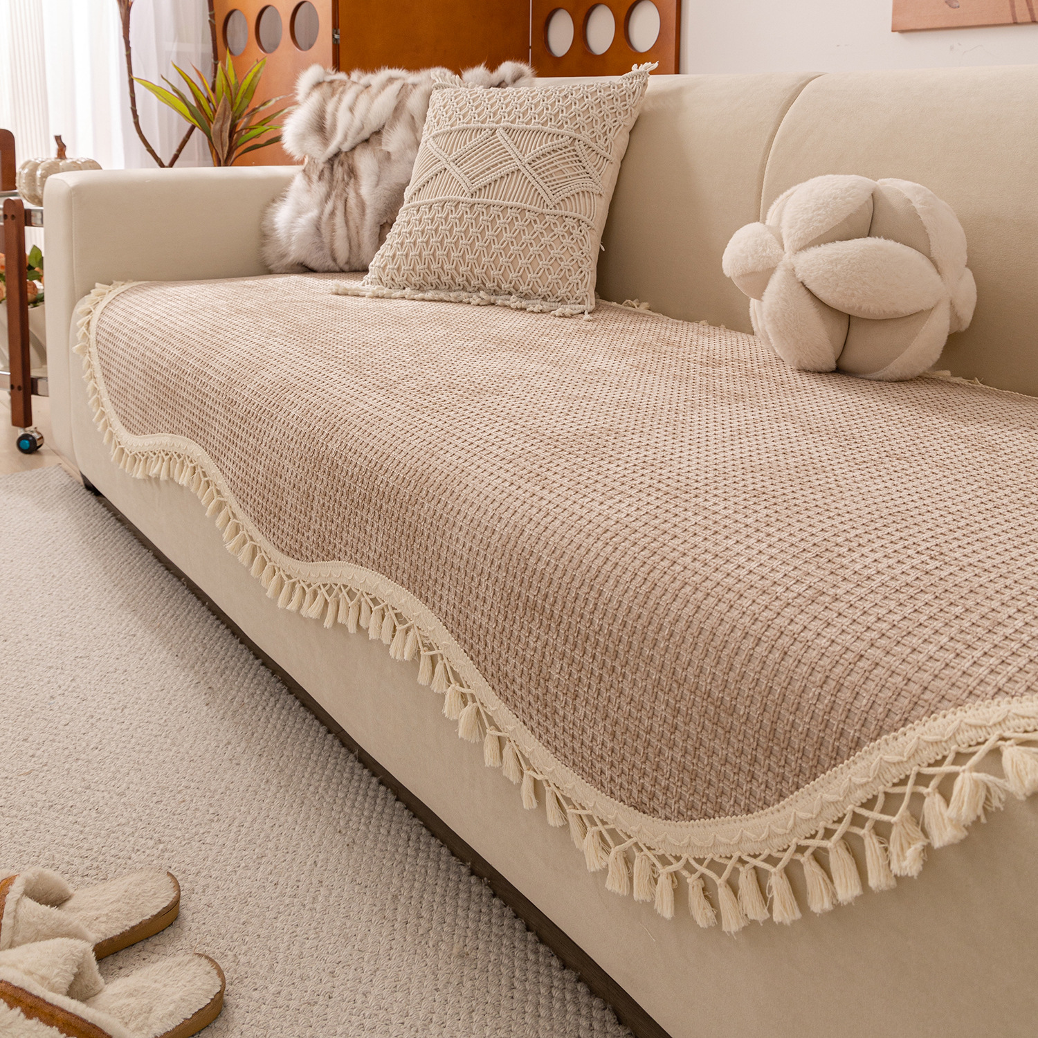Special-shaped Tassle Fashion Short Plush Non-slip Sofa Cover