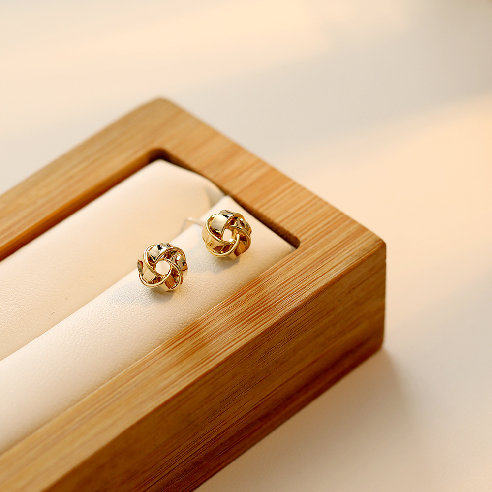 Simple Graceful Niche Design Ear Studs