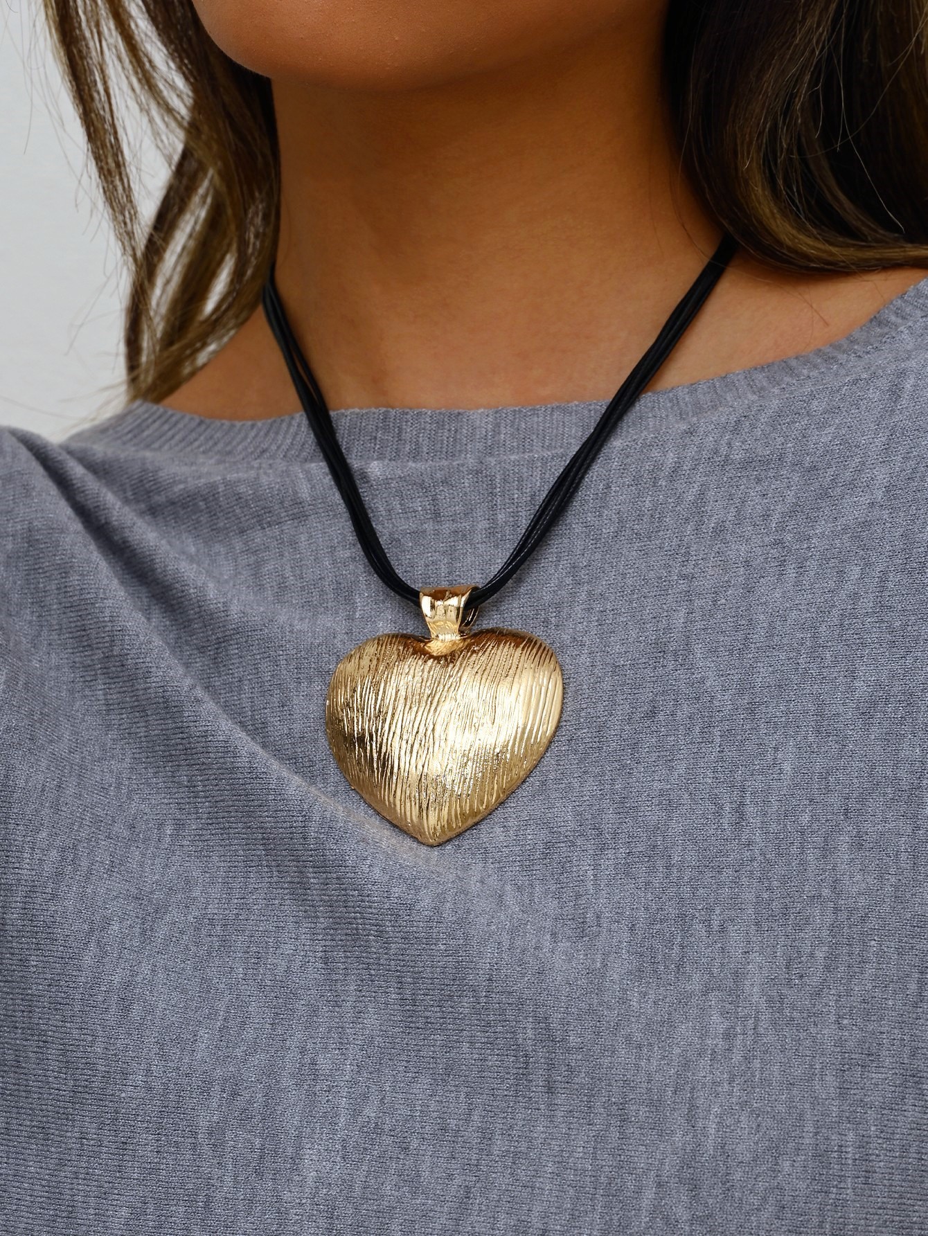 Womens Minimalist Trendy Geometric Hollow-out Heart Clavicle Necklace