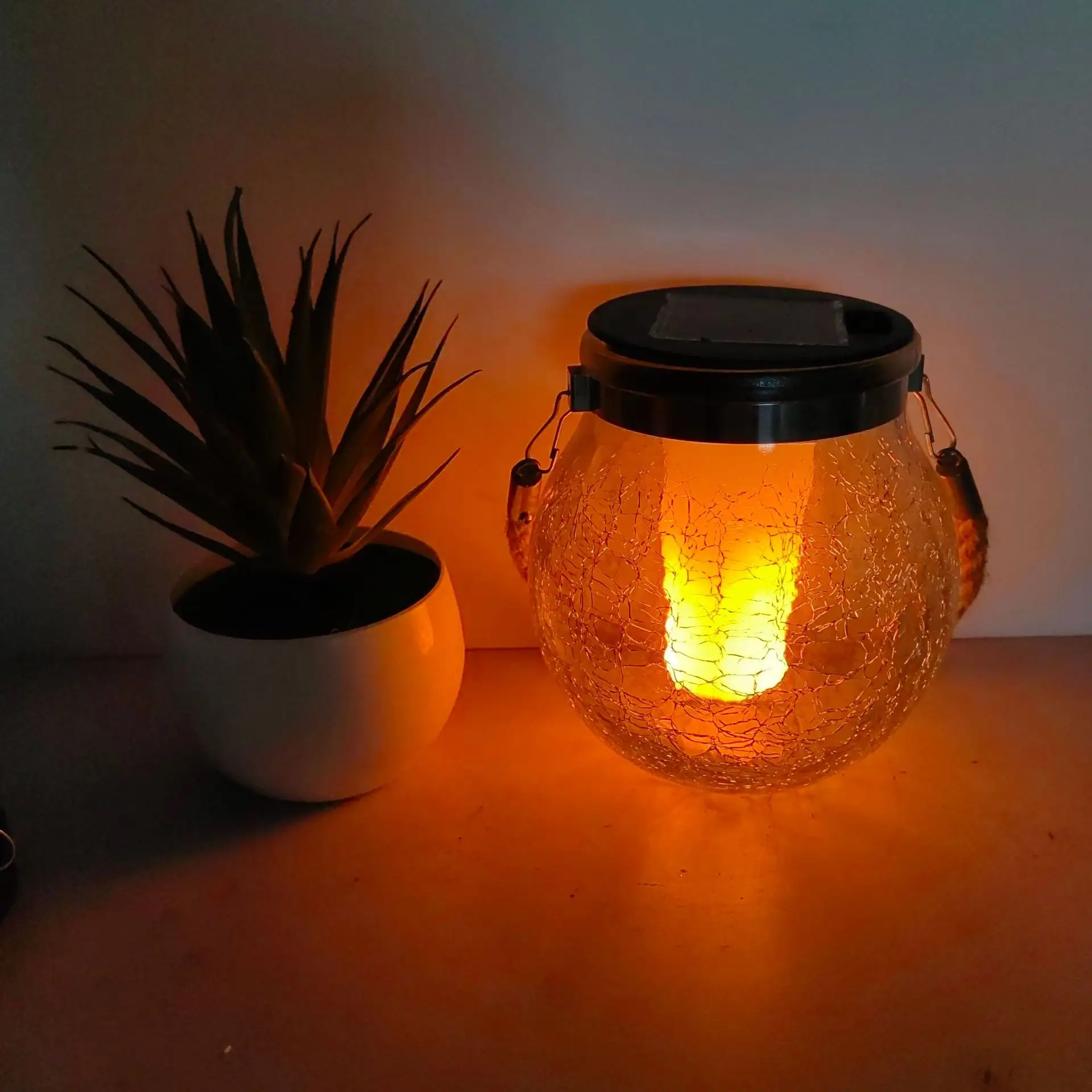 Solar-powered Crack Lamp For Outdoor Courtyards Made