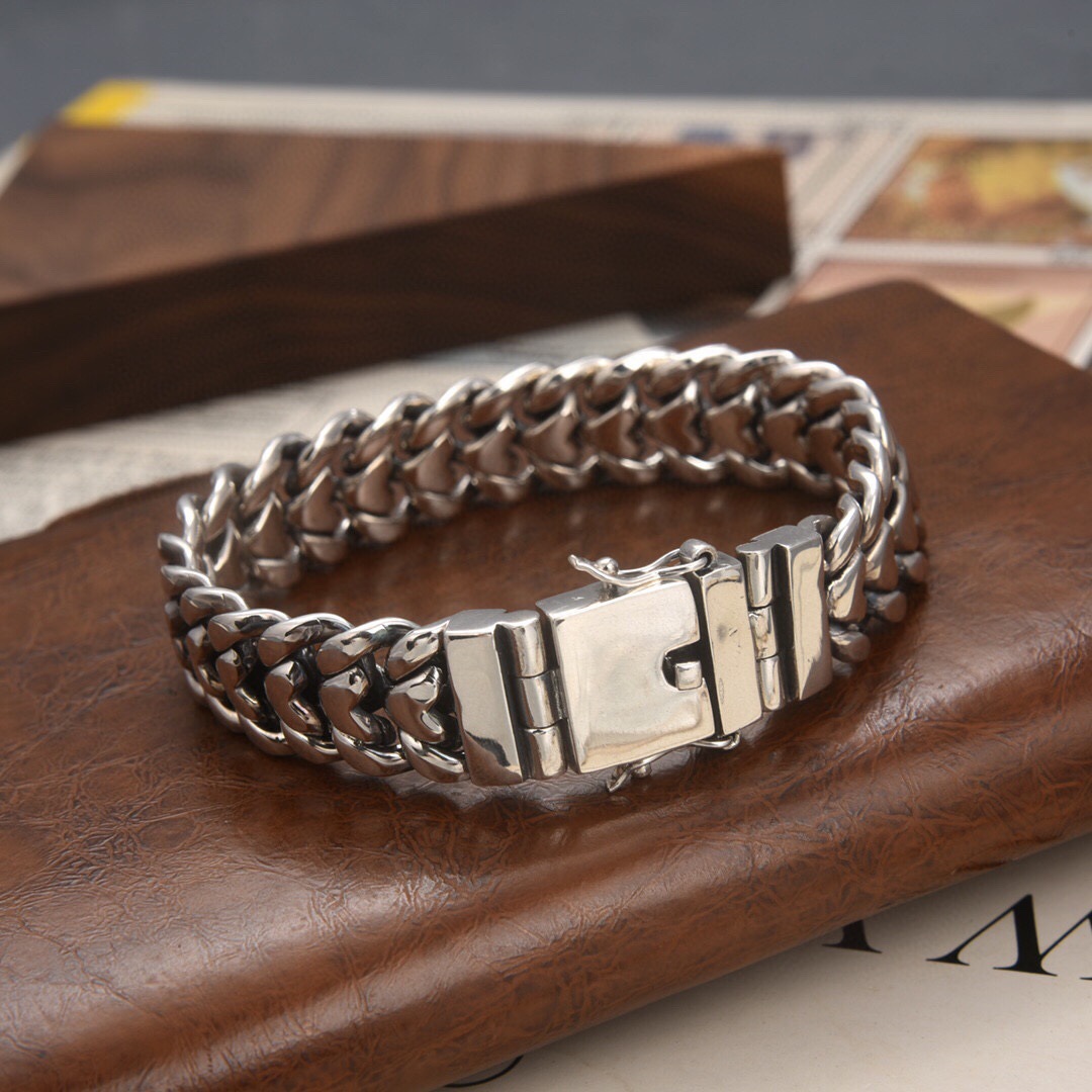 Glossy Heart Silver Bracelet Wide