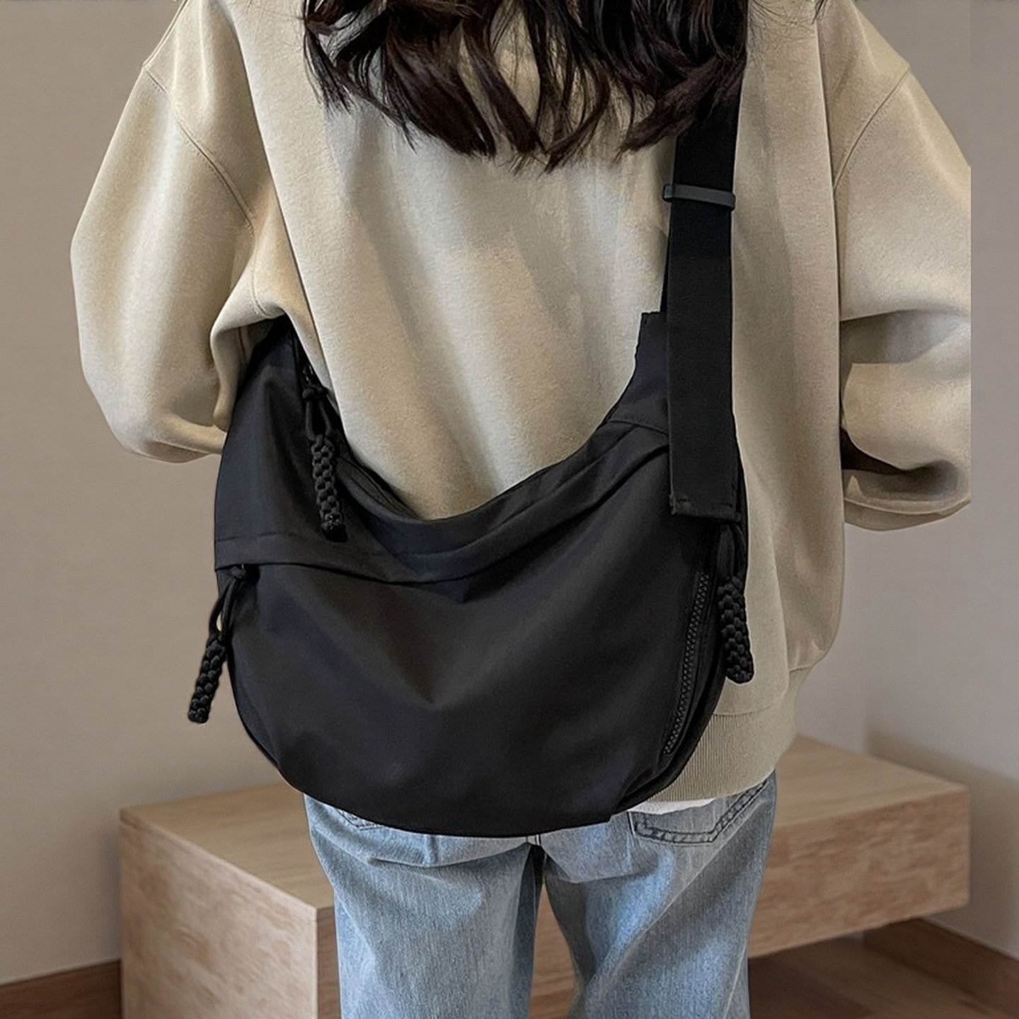 Versatile High-capacity Minimalist Casual And Lightweight Crossbody Bag