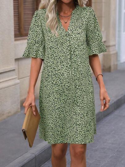 Printed V-neck Loose-fit Pleated Three-quarter-sleeve Dress