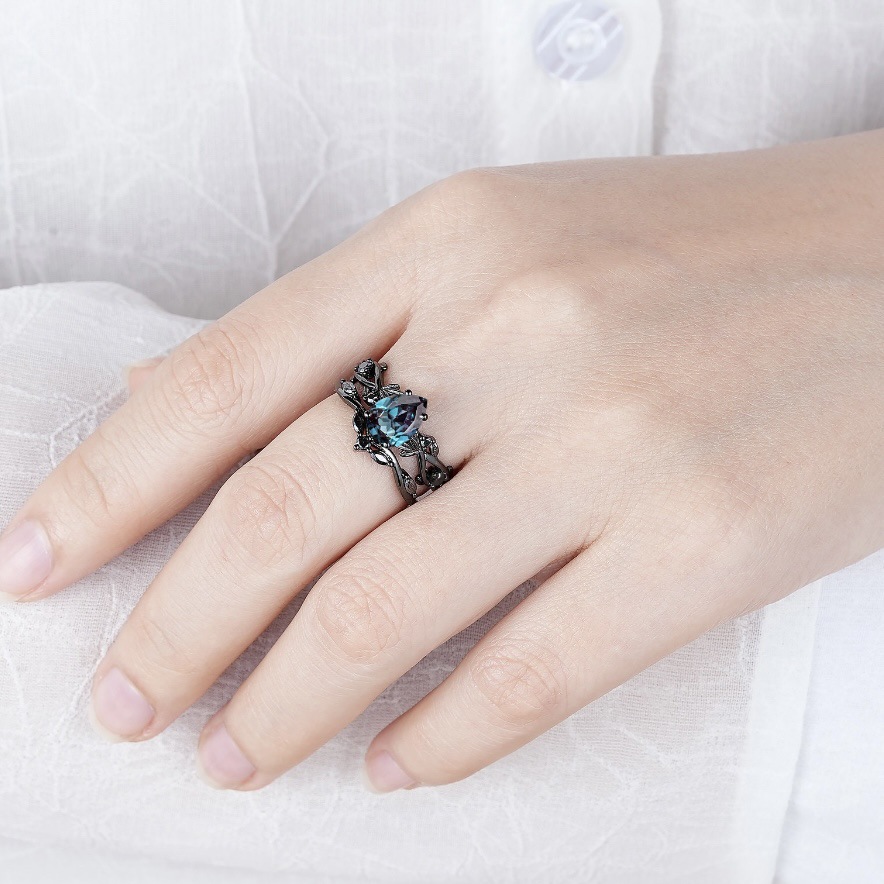 Gun Black Inlaid Navy Blue Rhinestone Ring