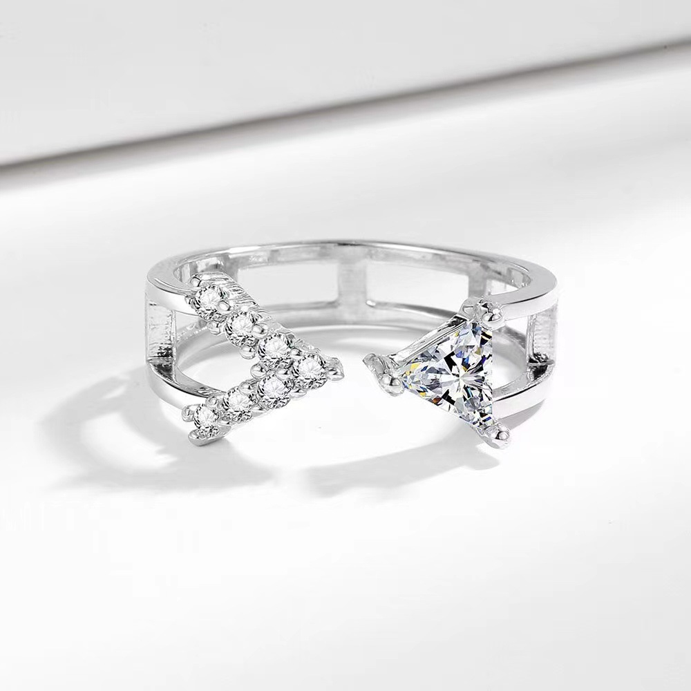 Letter Design Advanced Texture Ring Personalized Zircon