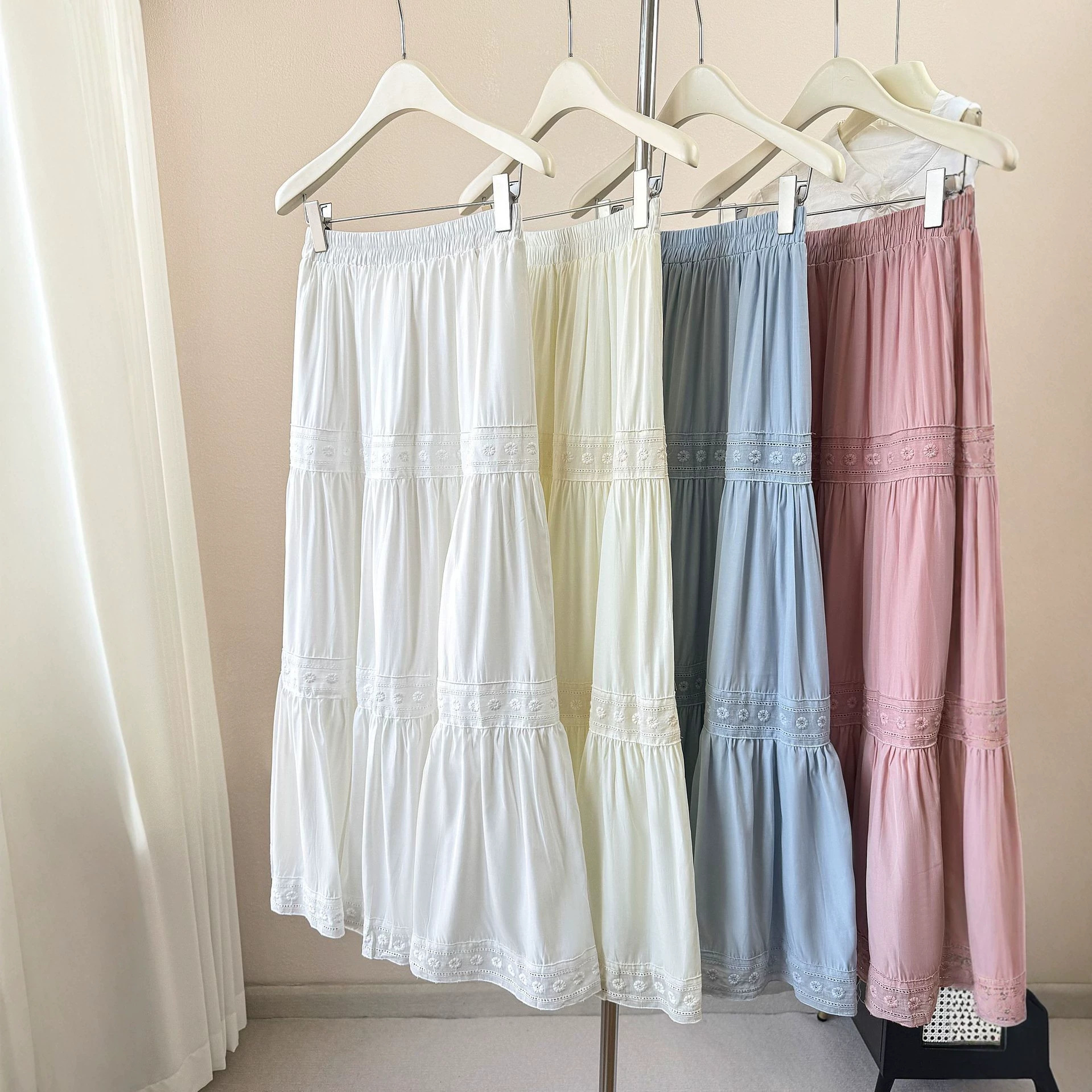 Versatile Floral Embroidered Lace Trim Midi Skirt