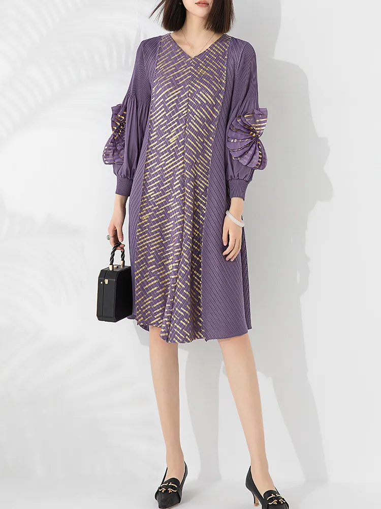 High-grade Bronzing Plate Flower V-neck Temperament Mid-length Pleated Dress - Purple