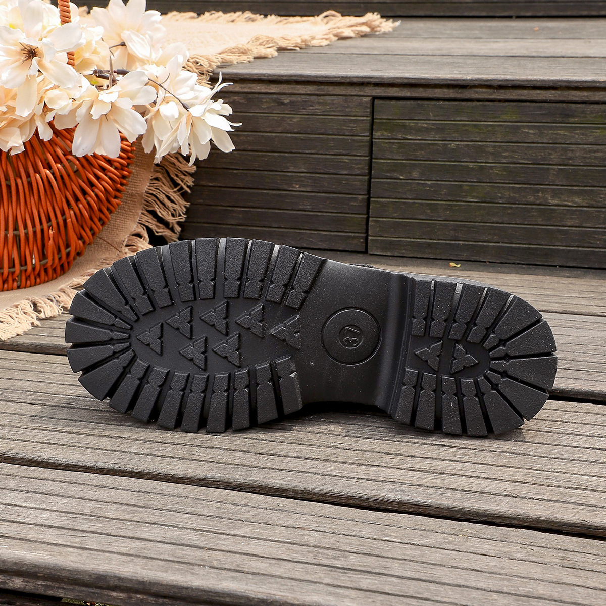 Round Toe Pumps – packaging view