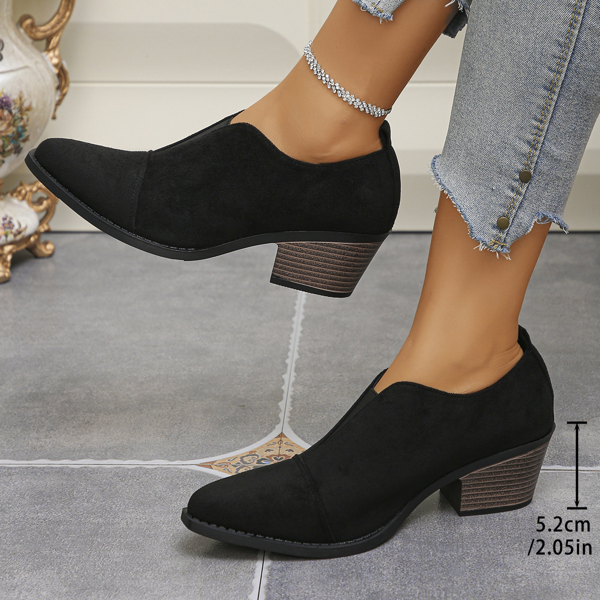 Plus-size Fashionable Black Pointed-toe Chunky-soled Pumps For Women In British Style