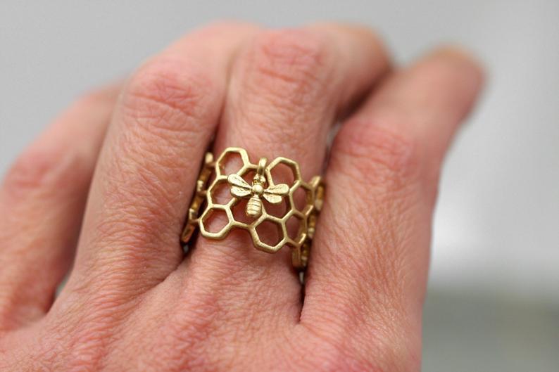 Personalized Creative Honeycomb Bee Hollow-Out Ring