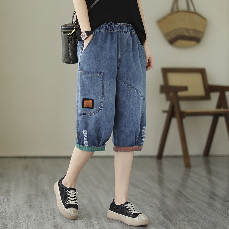 Loose-fit Casual Plus-size Capris With Distressed Wash And Elastic Waist For Women