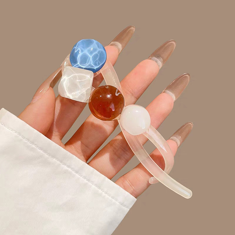 Hair Clip For The Back Of The Head A Subtly Luxurious