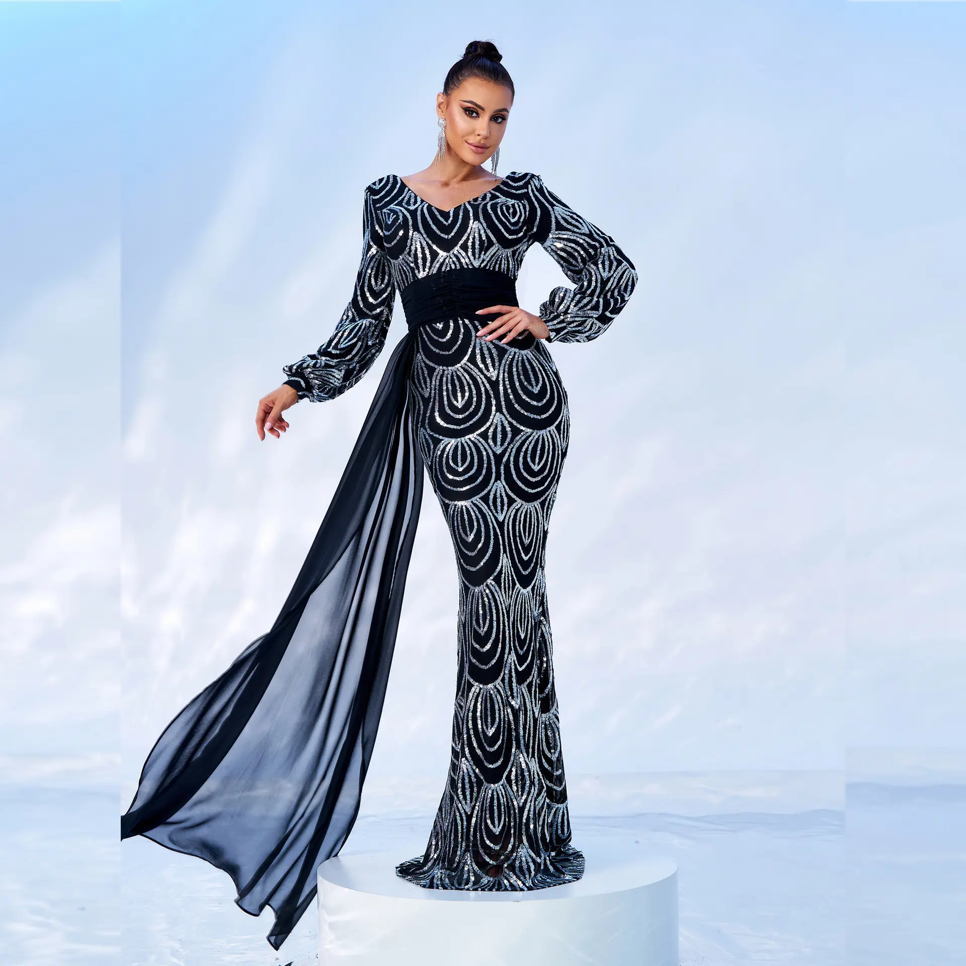 Long Sleeve Sexy Sequined V-neck Banquet Ribbon
