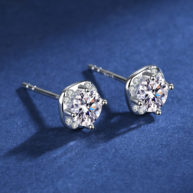 50 Points Moissanite Ear Studs S925 Silver Micro-inlaid