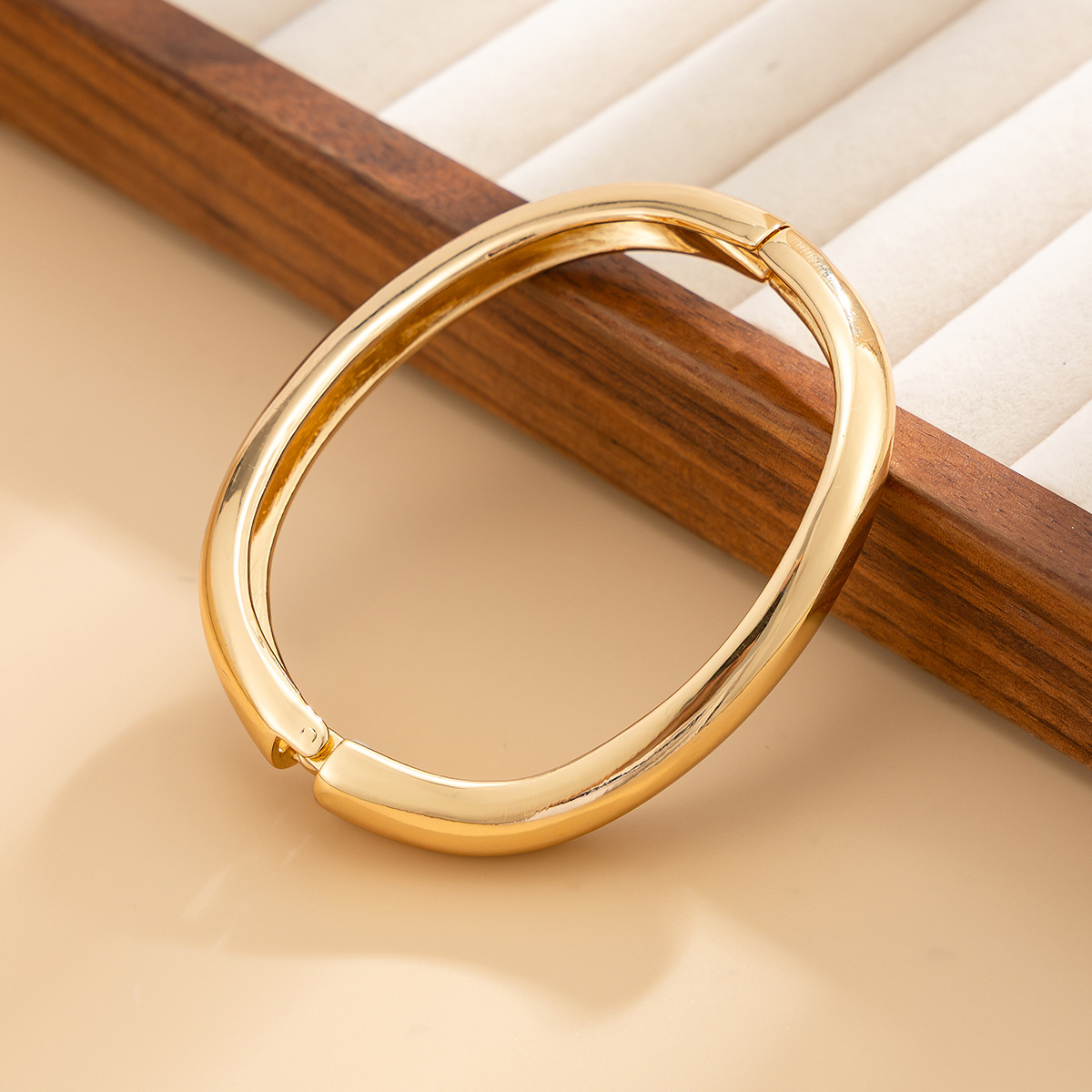 Fashionable Irregular Geometric Resin Bracelet