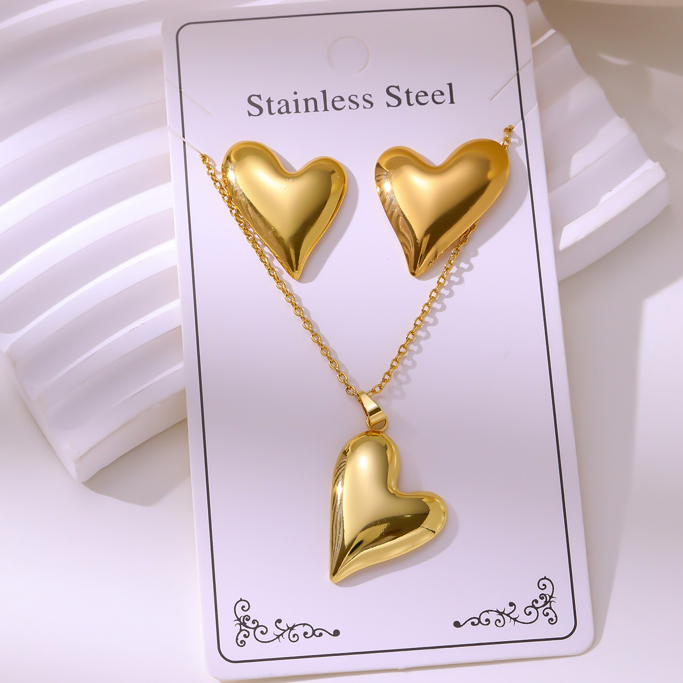 Oil-pressure Set Vintage Palace-style Stud Earrings And Necklace Non-fading Stainless Steel Gold-plated Jewelry