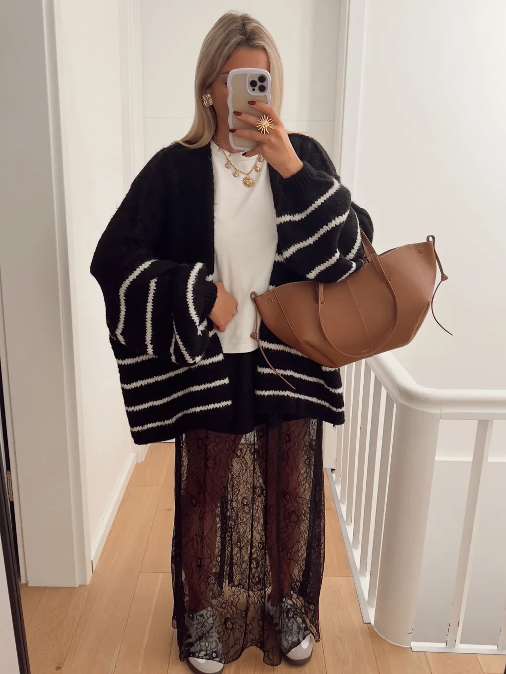 Loose Contrast Color Striped Sweater - Black